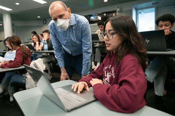 Matt O’Donnell helps communication major Nancy Miranda during class.