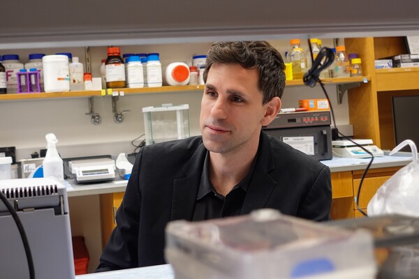 Cesar de la Fuente in his lab.